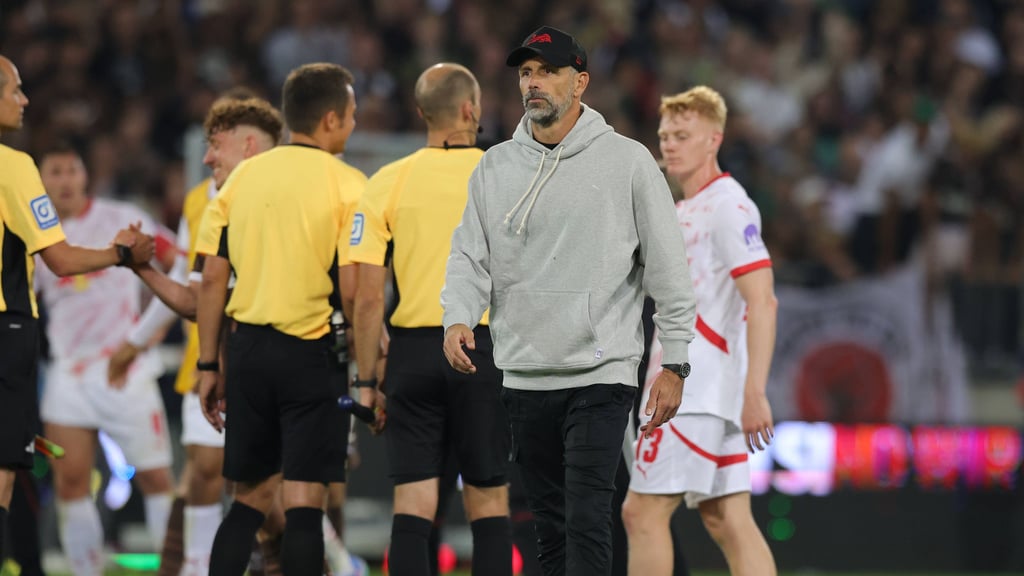RB Leipzigs Trainer Marco Rose nach dem 0:0 auf St. Pauli