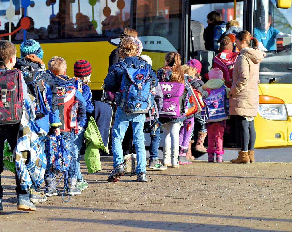 Weil sie zu nah am Gymnasium wohnen, erhalten zwei Felgeleber Familien keine Busfahrkarte für ihre Kinder. Daran, dass fast drei Kilometer Schulweg zumutbar sind, haben manche Eltern so ihre Zweifel.