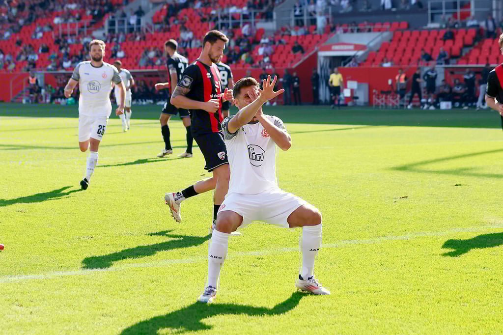 Ahmet Arslan traf für Rot-Weiss Essen per Elfmeter gegen den FC Ingolstadt und jubelte mit einer beim 1. FC Magdeburg bekannten Geste.