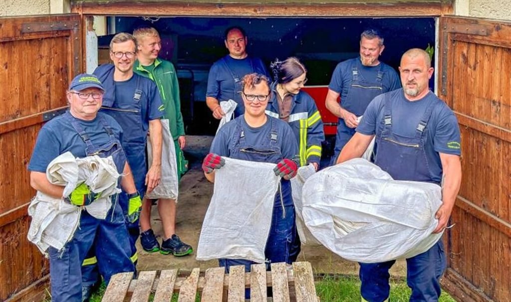 Ende Mai mussten die Kameraden der Freiwilligen Feuerwehr Wetterzeube Sandsäcke füllen.