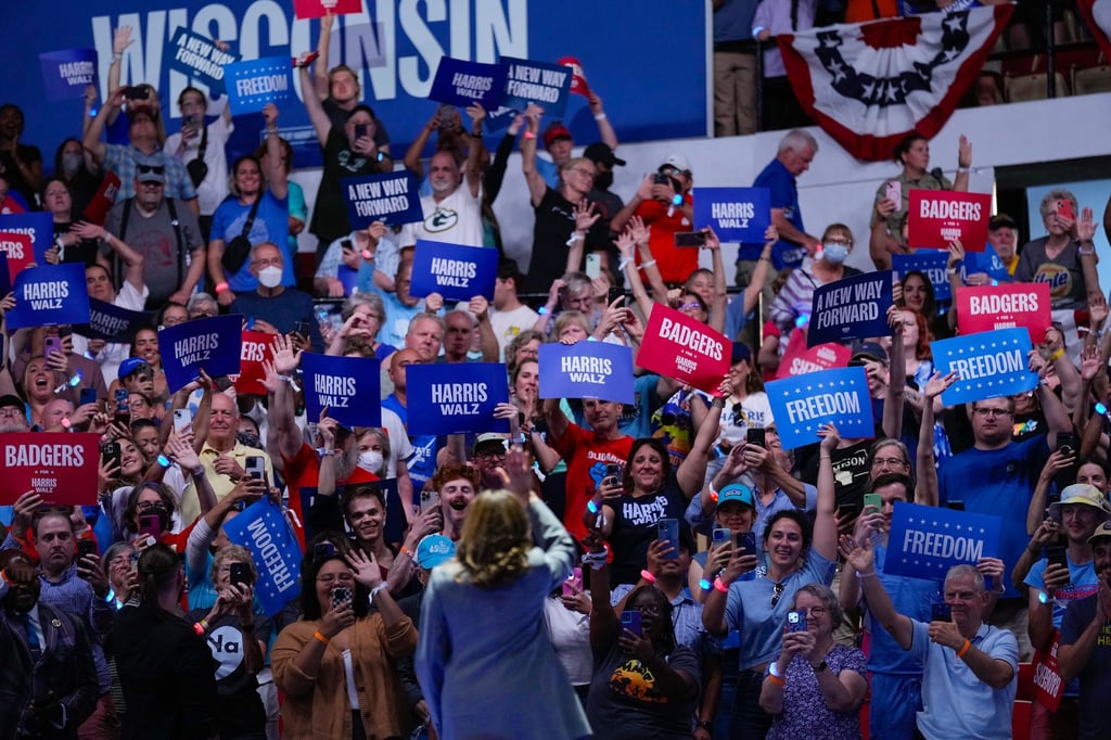 Kamala Harris vor Anhängern in Wisconsin, einem besonders umkämpften US-Bundesstaat.