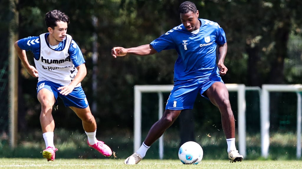 Jason Ceka (li.) und Bryan Teixeira standen beim Spitzenspiel gegen den KSC nicht einmal im Kader.