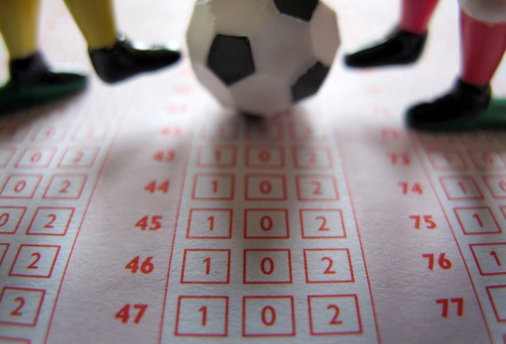 Die Thüringer Fachstelle Glücksspielsucht kritisiert, dass Werbung für Sportwetten häufig das Suchtpotenzial solcher Wetten ausblende. (Symbolbild)