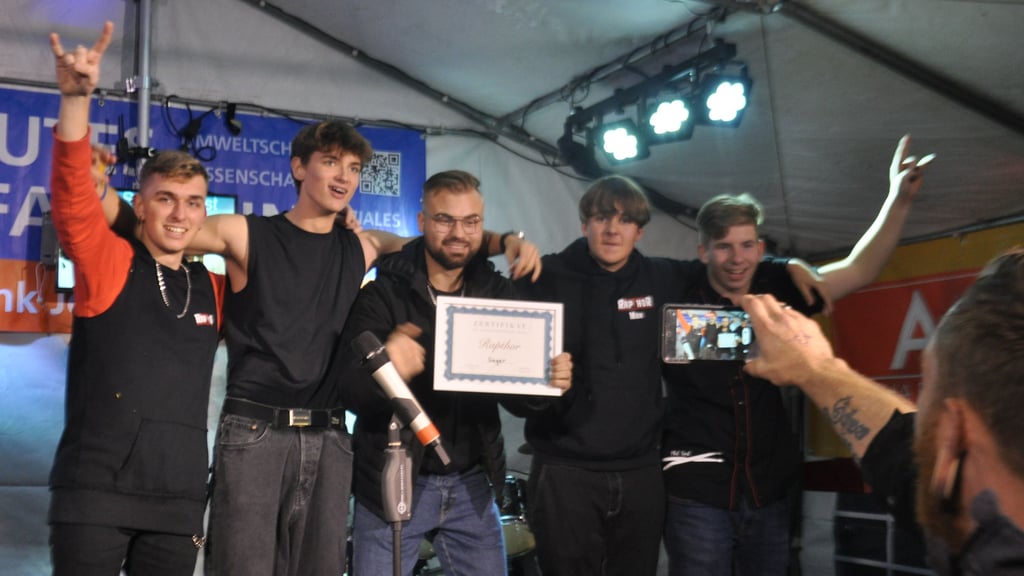 2023 wurden Sebastian Wolf, Noah Mewes, Phil Keil, Max Gellert und Tobey Heringhausen mit ihrer Band Rapthor zum Sieger beim Jerichower-Land-Songcontest gekürt.