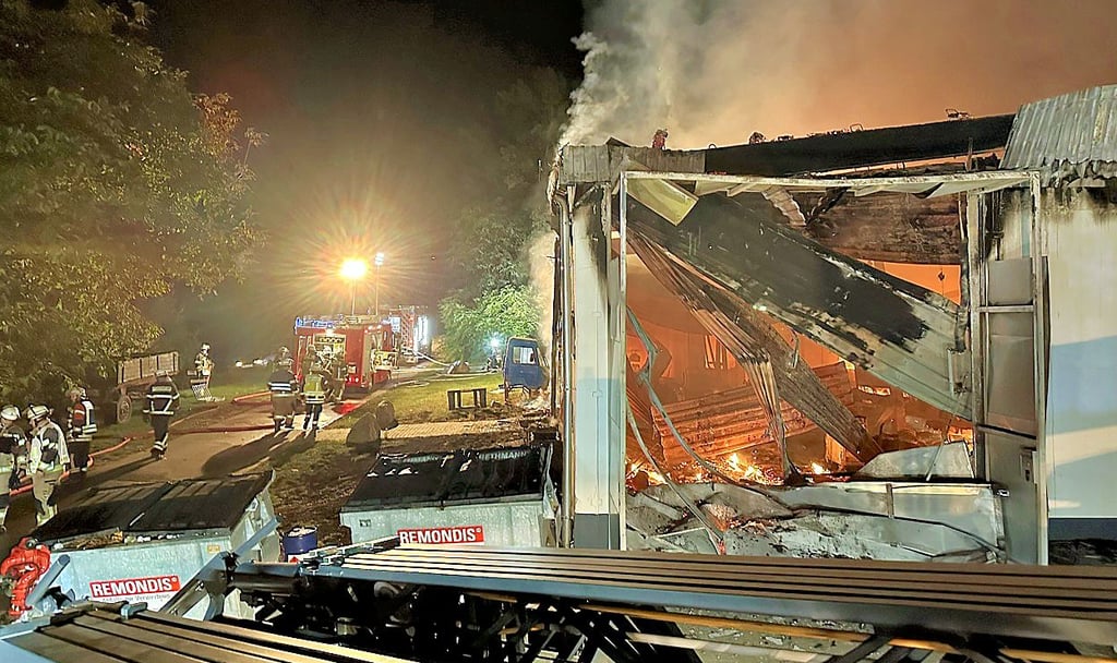 In Klein Germersleben ist eine Lagerhalle abgebrannt.