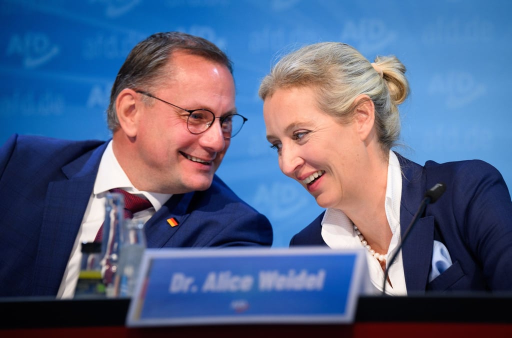 Die AfD-Vorsitzende, Alice Weidel, zeigt sich bei einer Pressekonferenz zufrieden mit dem Stimmenzuwachs der AfD bei der Landtagswahl in Brandenburg, obwohl die Partei ihr Ziel verfehlt hat, stärkste Kraft zu werden.