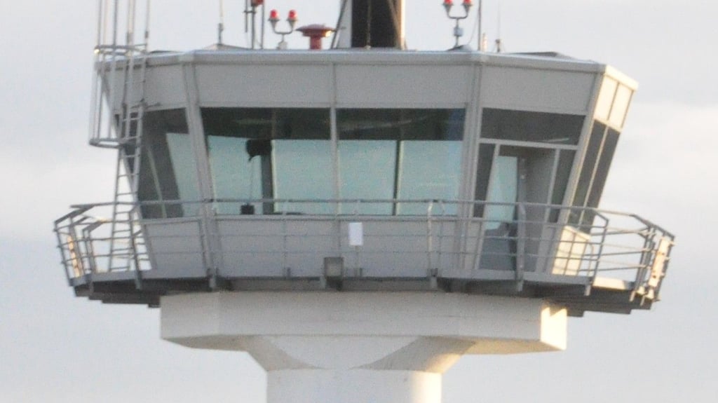 Das ist der Tower auf dem Flugplatz Magdeburg.