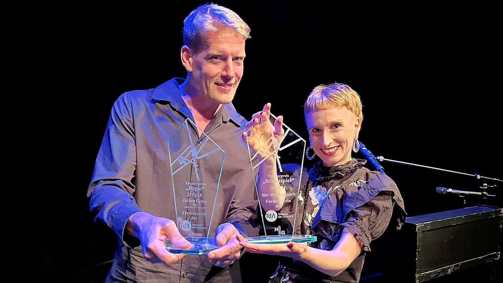 Die Theaterpreise des Fördervereins des Theaters der Altmark gehen an Jochen Gehle (Regie) und Siri Wiedenbusch (Schauspiel).