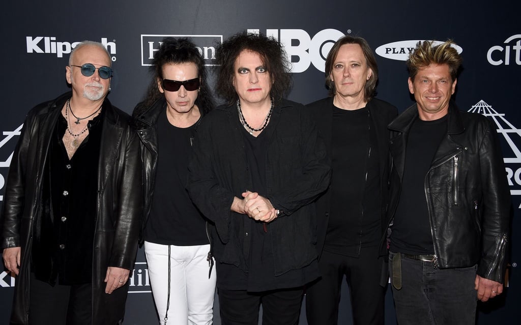 Die Rockband The Cure gibt im Netz Hinweise auf eine neue Single und ein neues Album. (Archivbild)