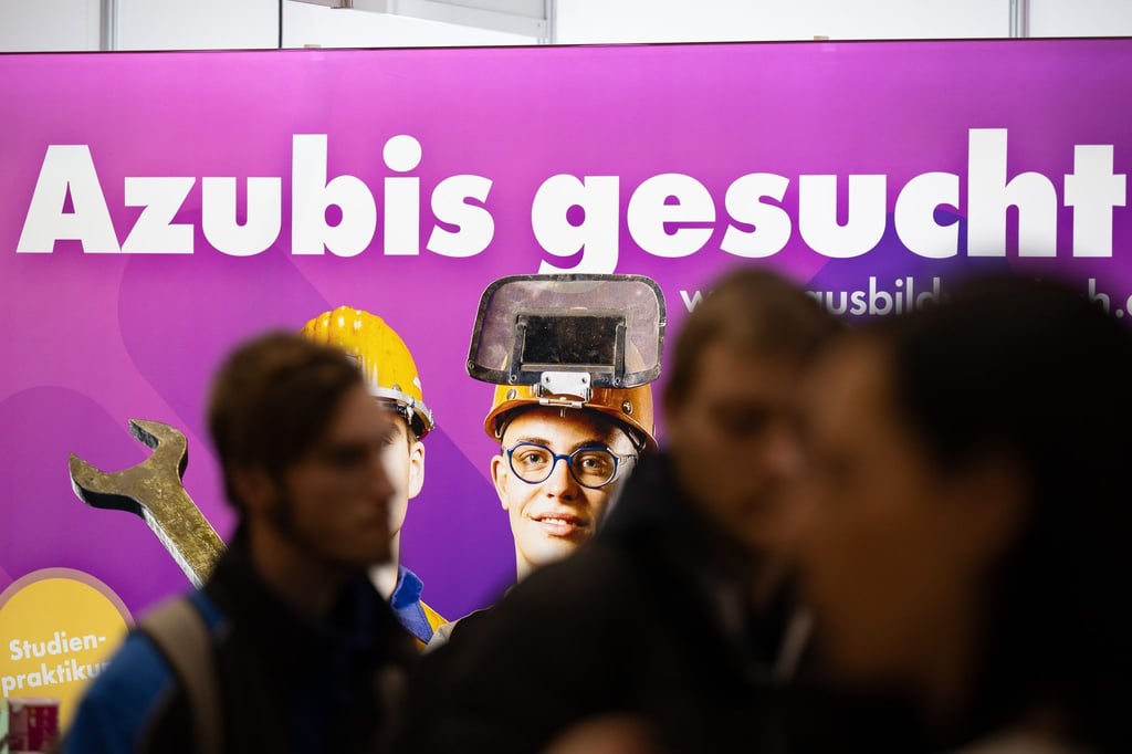 Viele junge Menschen pendeln für ihre Ausbildung aus Sachsen-Anhalt in andere Bundesländer. (Archivbild)