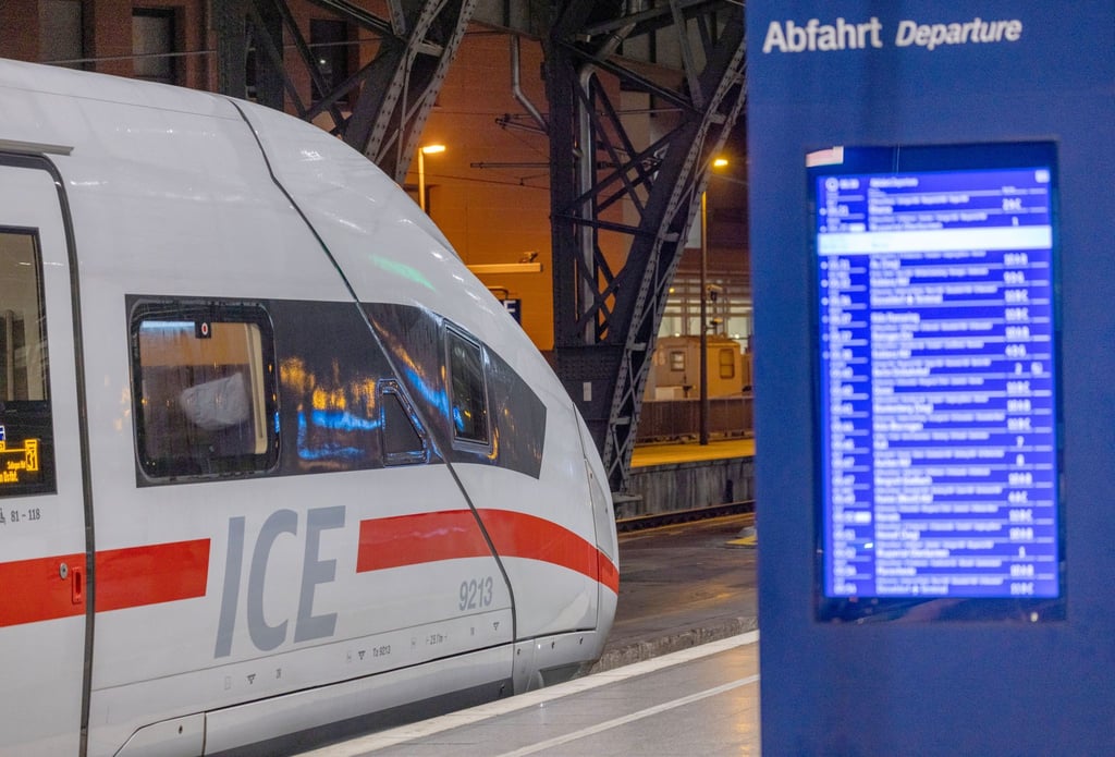 Ab Mitte Oktober können Bahnreisende ihre Tickets ein Jahr im Voraus buchen. (Archivbild)