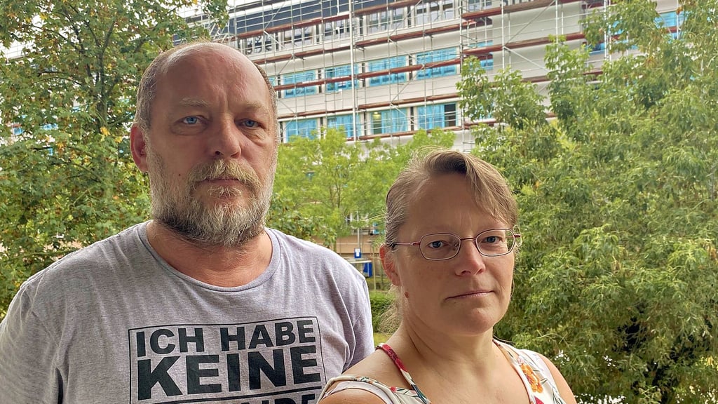 Karsten Lemke (59) und Angela Herms (50) ärgern sich über das Sozialamt im Landkreis Stendal.