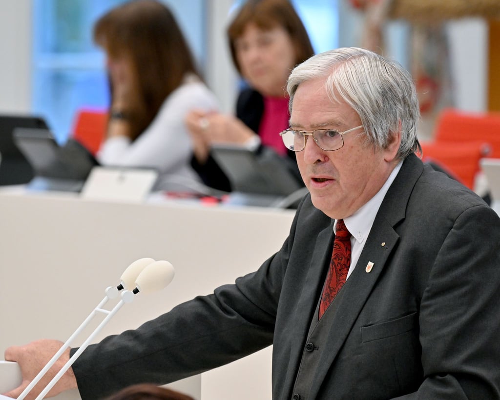 Die Wirtschaftsleistung in Brandenburg schrumpft. Brandenburgs Wirtschaftsminister Jörg Steinbach (SPD) sagt, das Land habe sich der bundesweit schlechten Konjunkturentwicklung nicht entziehen können. (Archivfoto)