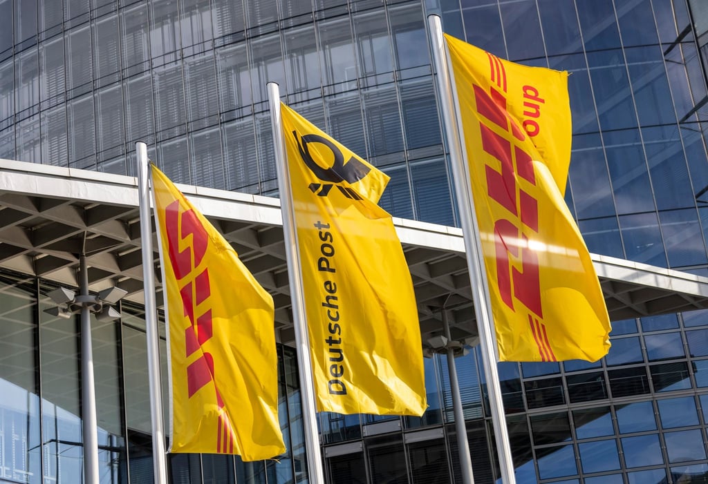 Die DHL Group hat weltweit rund 600.000 Mitarbeiterinnen und Mitarbeiter.