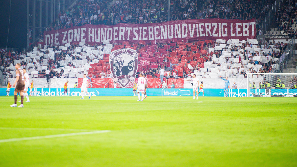 Choreografie der RB-Fans beim FC St. Pauli.