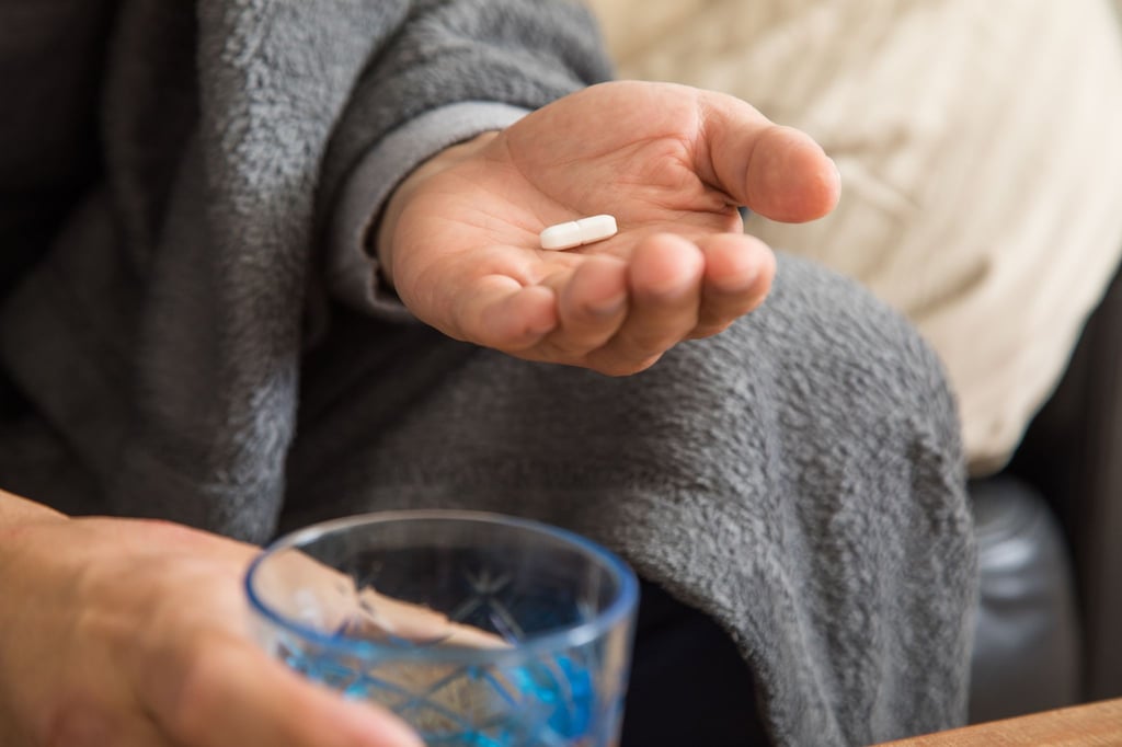 Antibiotika sollte man so lange einnehmen, wie Arzt oder Ärztin sie verordnet haben.