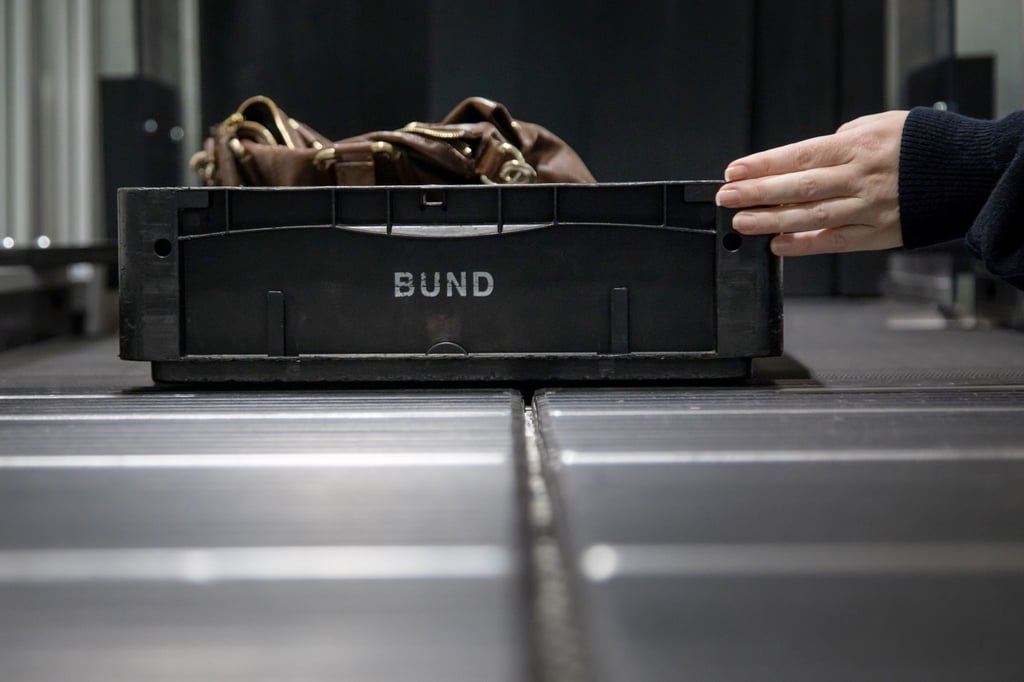 „Airport Tray Aesthetic“ nennt sich ein neuer Social-Media-Trend. Die Handgepäckstücke werden dabei stilvoll in der Sicherheitswanne drapiert - was für Stillstand und Unmut an der Sicherheitskontrolle sorgt.