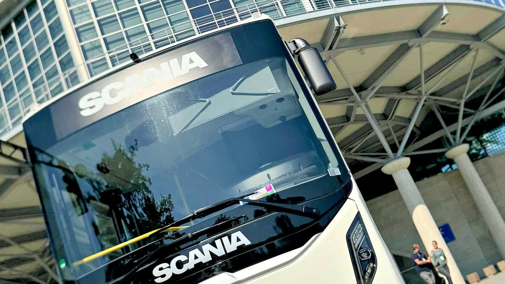 Dieser in China gefertigte E-Bus – hier vorige Woche auf der Internationalen Automobilausstellung (IAA) in Hannover – wird im Advent in Wernigerode erwartet und soll dann auf Alltagstauglichkeit getestet werden.