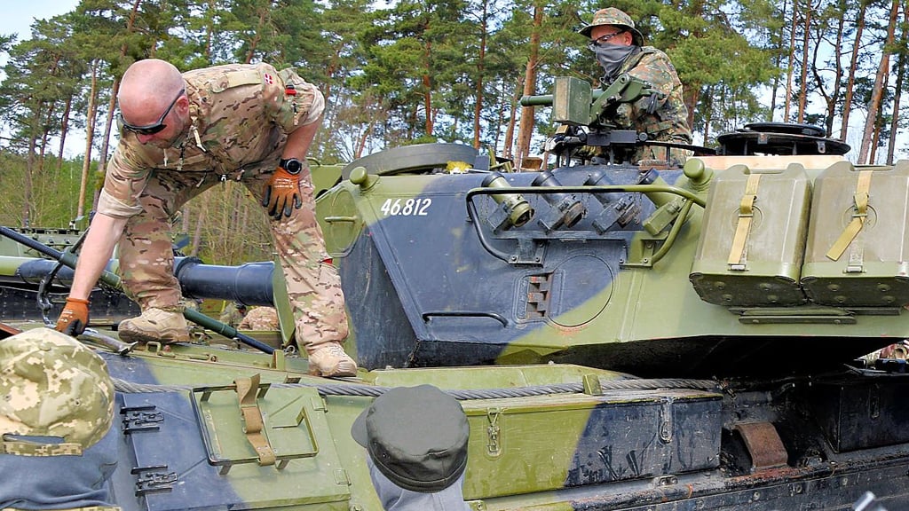 Ukrainische Soldaten werden in Klietz auf dem Truppenübungsplatz ausgebildet.