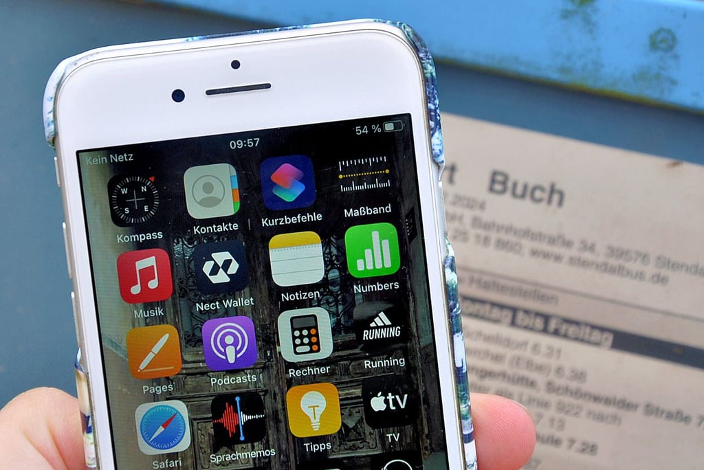 In Buch bei Tangermünde leben Einwohner in einem Funkloch. Teilweise zeigt das Smartphone gar kein Netz im Ort an.