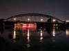 Blick auf die gut gefüllte Elbe in  Magdeburg. Vorn die Stern-. hinten die Hubbrücke. 