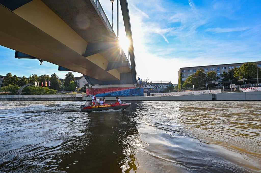 Angespannte Hochwasserlage in Frankfurt (Oder) - die höchste Alarmstufe 4 ist seit dem Nachmittag ausgerufen.