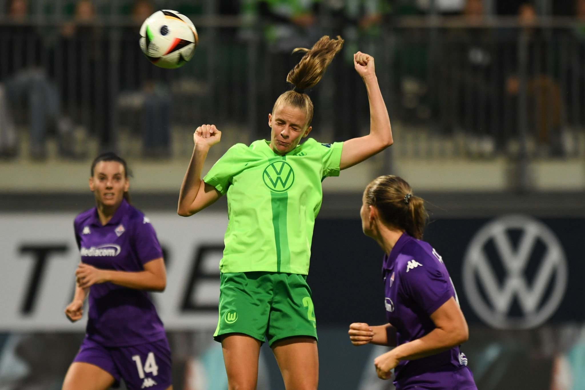 Fußball der Frauen VfL Wolfsburg erreicht Gruppenphase der Champions