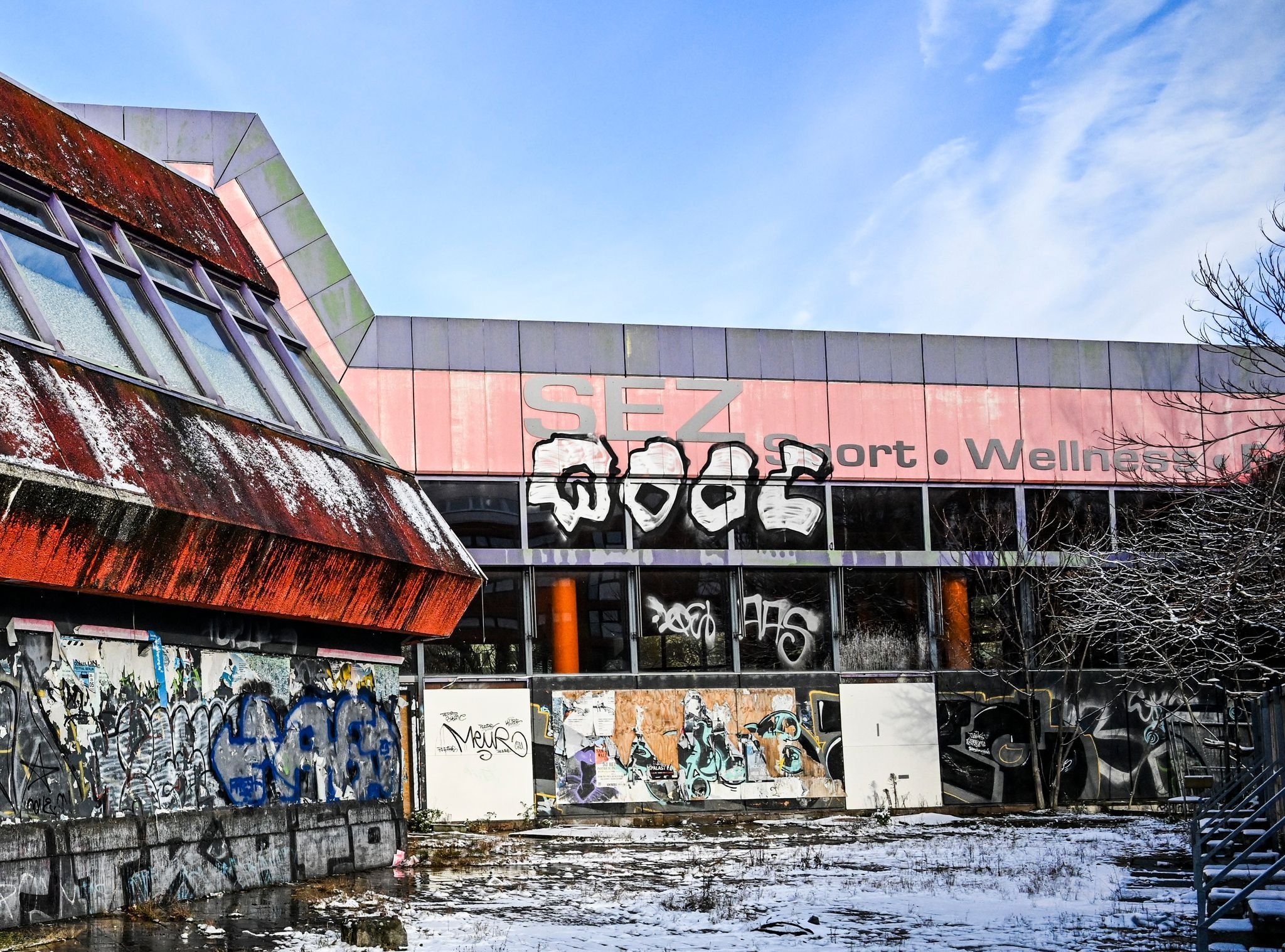 Streit um Immobilie Berlin will DDRErlebnisbad SEZ zwangsräumen lassen