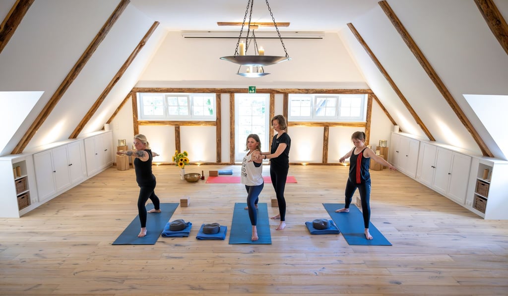 Es verändert sich viel in der Lüneburger Heide, Yoga-Kurse sollen auch im Winter Teilnehmerinnen anziehen.