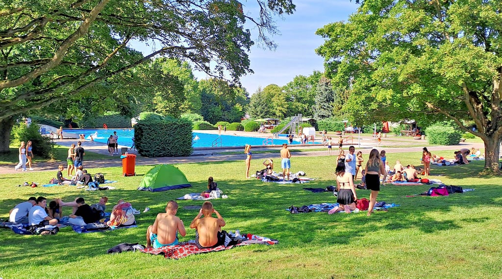 Laut Stadtverwaltung wurde in der Saison 2024 die Marke von 10.000 Gästen, die das Freibad Oschersleben besuchten, weit überschritten.
