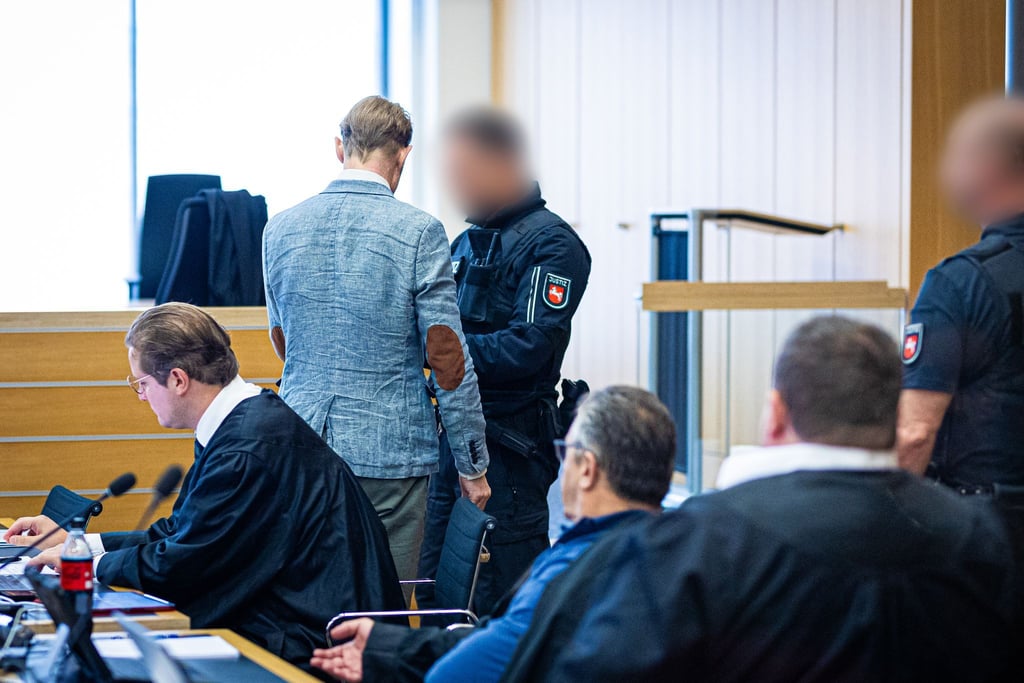 Hat Christian B. (oben rechts) im Gefängnis über seine Taten gesprochen?
