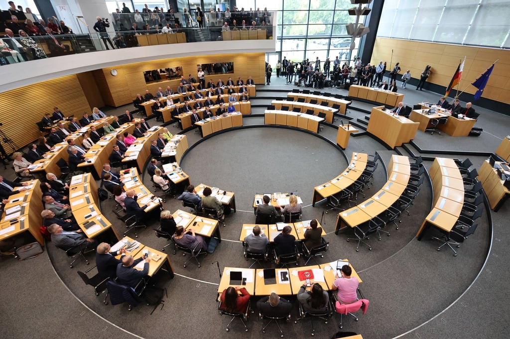 Im Thüringer Landtag kam es bei der konstituierenden Sitzung zum Eklat, nun muss der Verfassungsgerichtshof entscheiden.