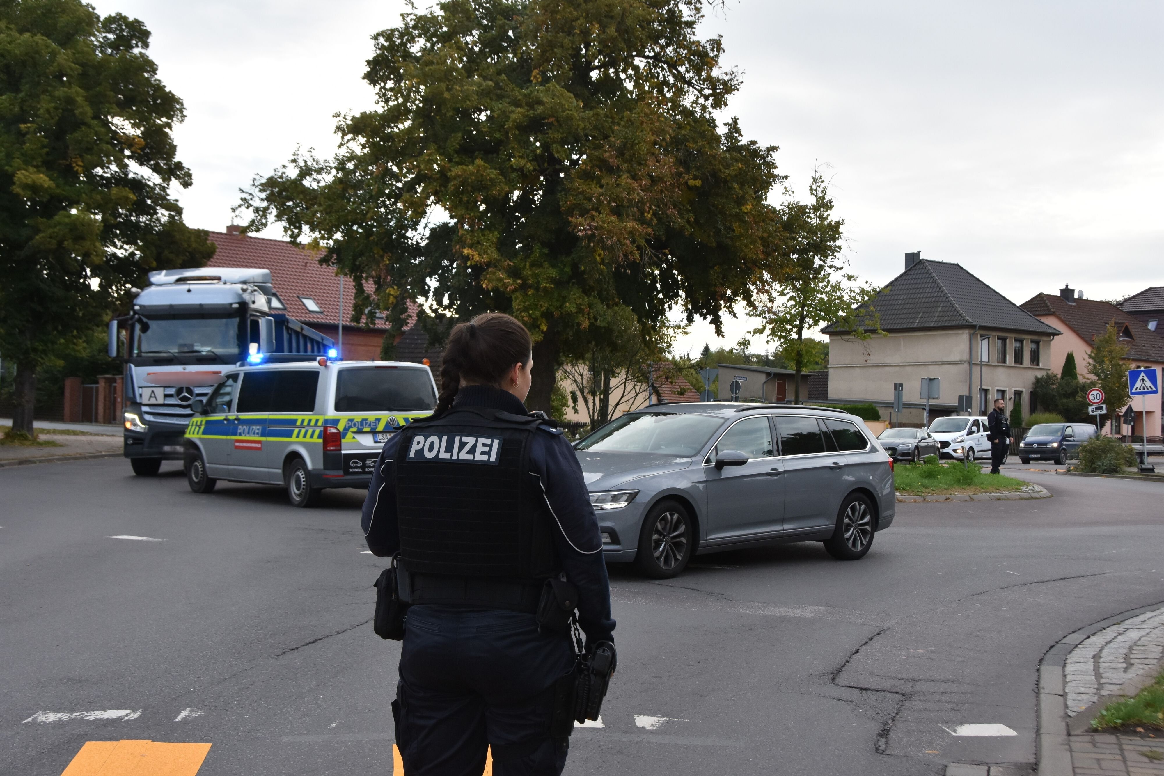 Verkehrschaos Haldensleben: LKW Blockiert Kreisverkehr: Lange Staus