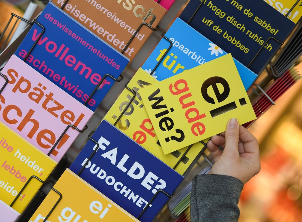 „Ei gude wie?“: Laut einer Umfrage sind immer weniger Menschen ihren eigenen Angaben zufolge solcher Sprachperlen nicht mehr mächtig.