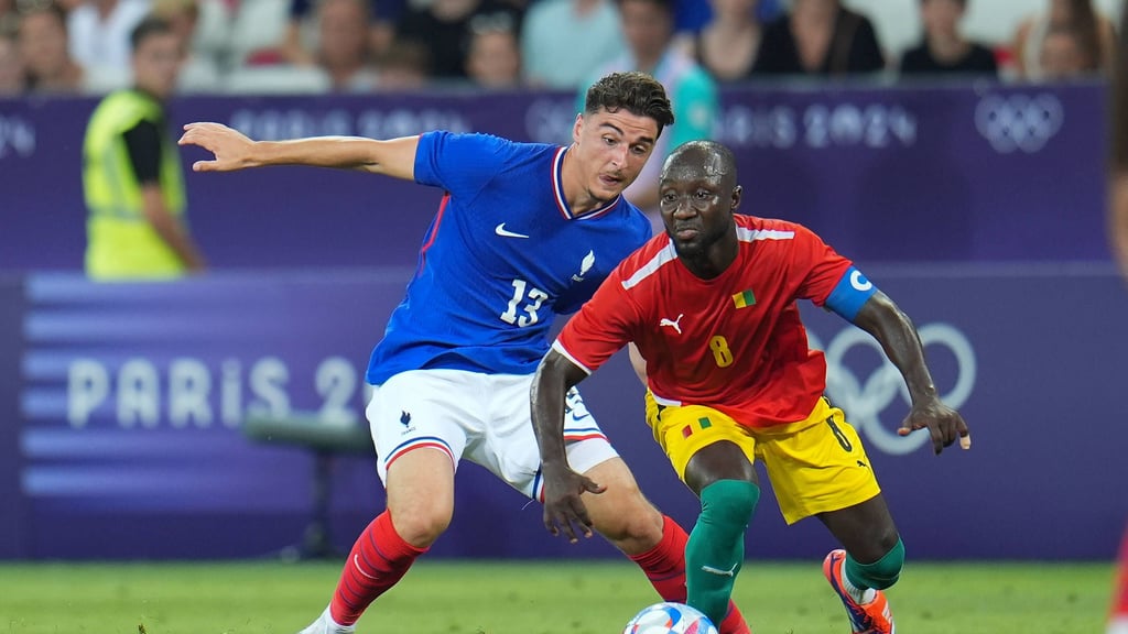 Naby Keitas (r.) bislang letztes Pflichtspiel beim olympischen Fußball-Turnier gegen Frankreich.