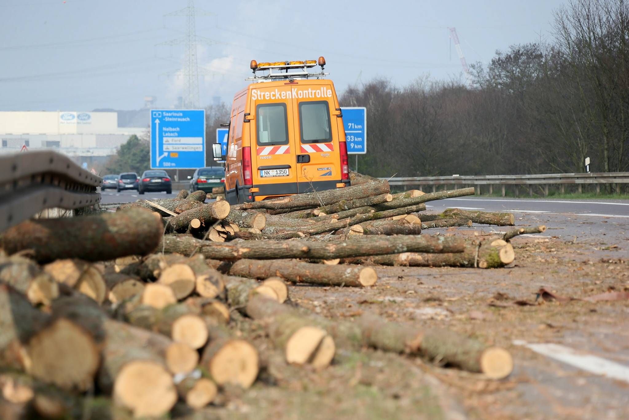 A9-Vollsperrung Nach Unfall Mit Holzlaster Bei Leipzig Aufgehoben