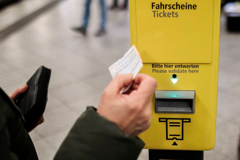 Einzelfahrkarten für den Nahverkehr in Berlin und Brandenburg sind seit März 2023 zweimal teurer geworden.