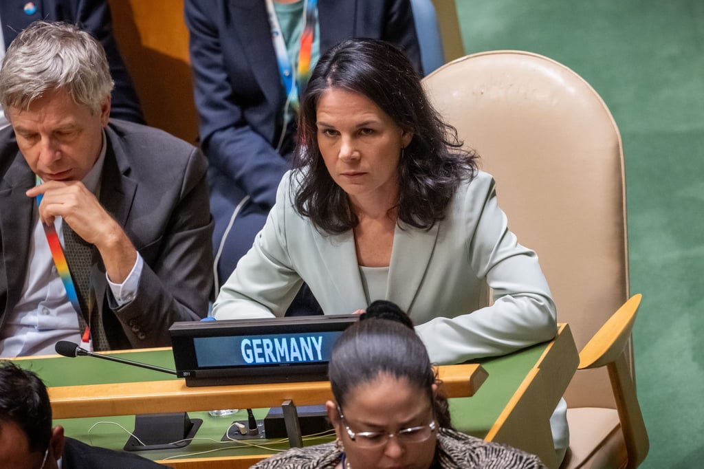 Eindringlich plädiert Außenministerin Annalena Baerbock vor den UN für ein Ende der Gewalt in Nahost.