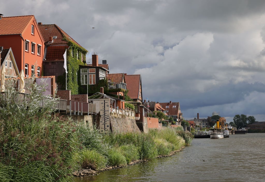 Das Hochwasser in Lauenburg soll vom Wochenende an zurückgehen. (Archivfoto)