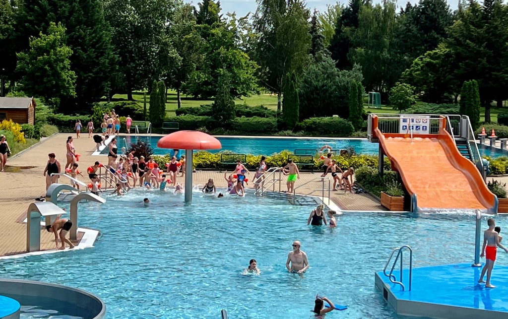Das Erlebnisbad „Saaleperle“ in Bernburg hat in diesem Jahr deutlich mehr Besucher gezählt.