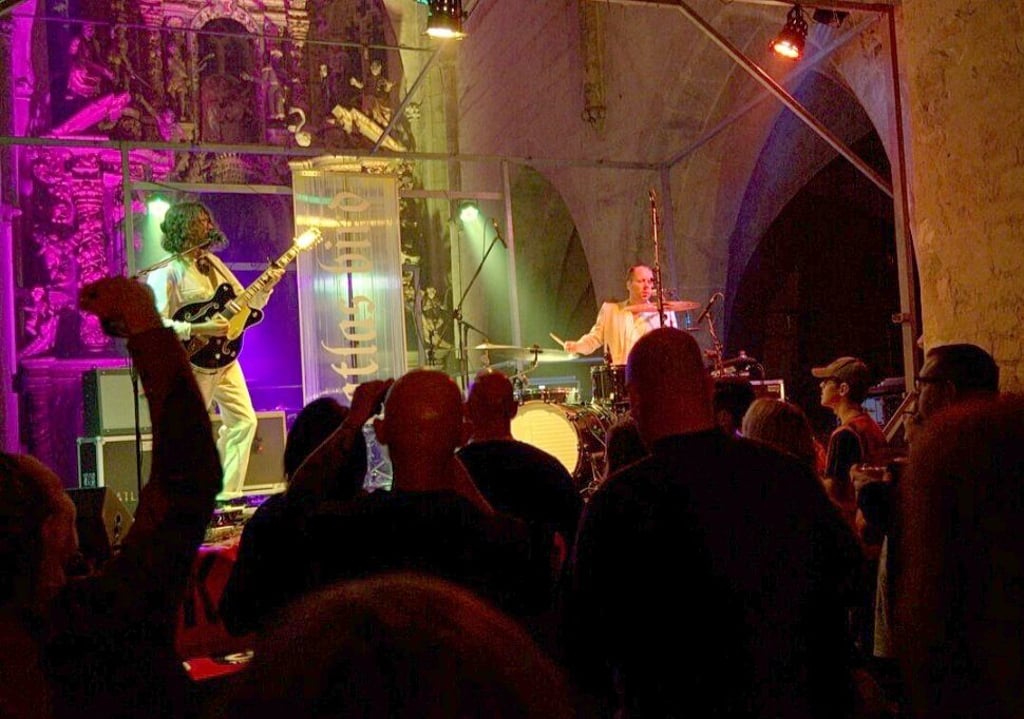 Die Band Atlas Bird bei ihrem Auftritt in der Martinikirche in Halberstadt.