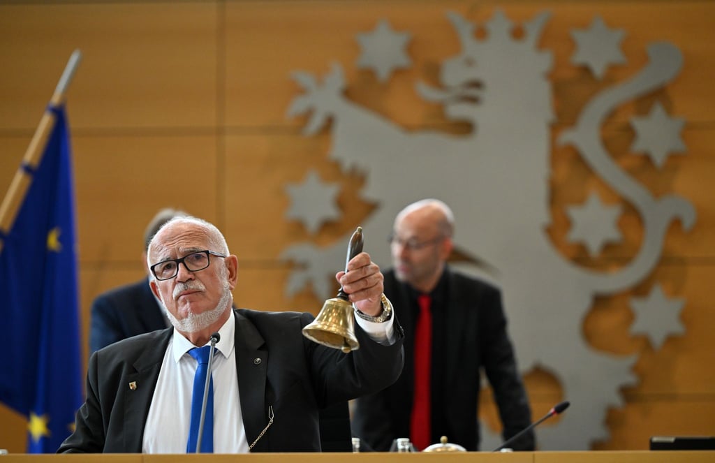 Er steht im Mittelpunkt des Polittheaters im Thüringer Landtag: AfD-Alterspräsident Jürgen Treutler.