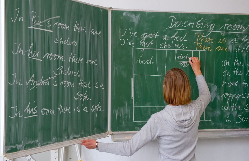 Land setzt bei Lehrermangel vor allem auf Einstellungen statt auf Versetzungen und Abordnungen. (Archivbild)