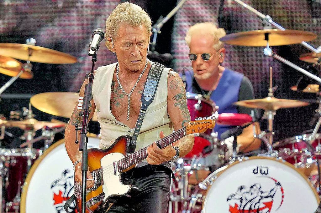 Bertram Engel an „seinem“ Schlagzeug bei einer Show mit Musik-Legende Peter Maffay.