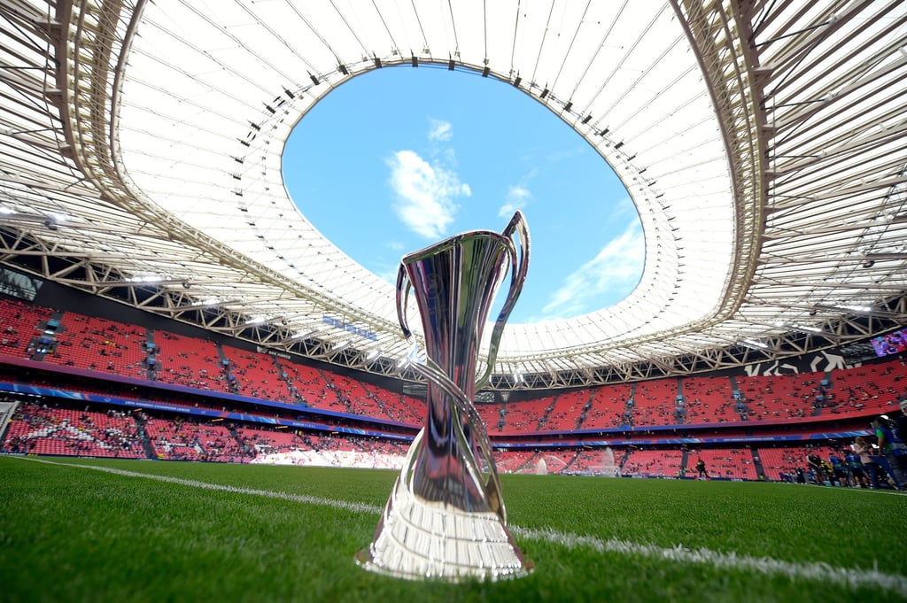 Das große Ziel für den FC Bayern und den VfL Wolfsburg: Der Champions-League-Pokal der Frauen.