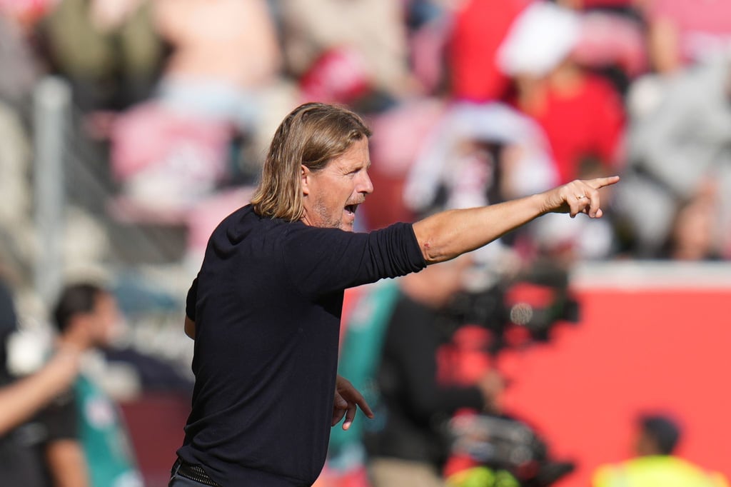 Der Mainzer Trainer Bo Henriksen kritisiert nach der Niederlage gegen Heidenheim Kritik den Schiedsrichter.