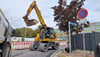 Vor der Schule in Zöschen lassen der Saalekreis und die Stadt Leuna so ziemlich alles erneuern, vom Parkplatz über Bushaltestellen bis zu den Gehwegen.