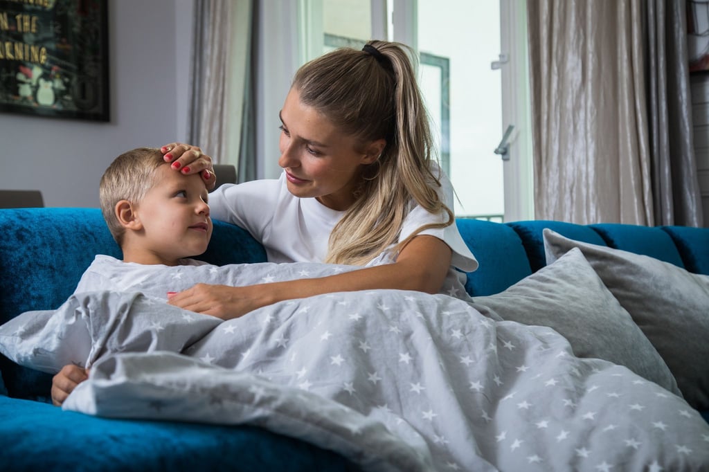 Muss das Fieber des Kindes runter, dann helfen Wirkstoffe Paracetamol und Ibuprofen. ASS hingegen ist für Kinder unter 12 Jahren tabu.