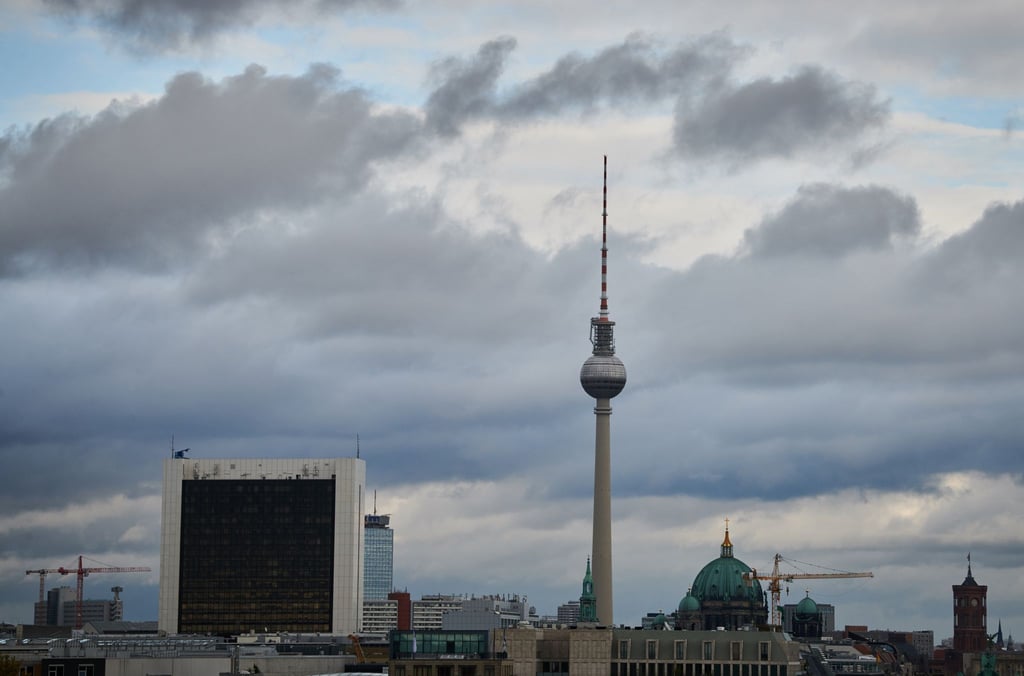 Der Sonntag wird heiter und zwischendurch wolkig in Berlin und Brandenburg. (Symbolbild)