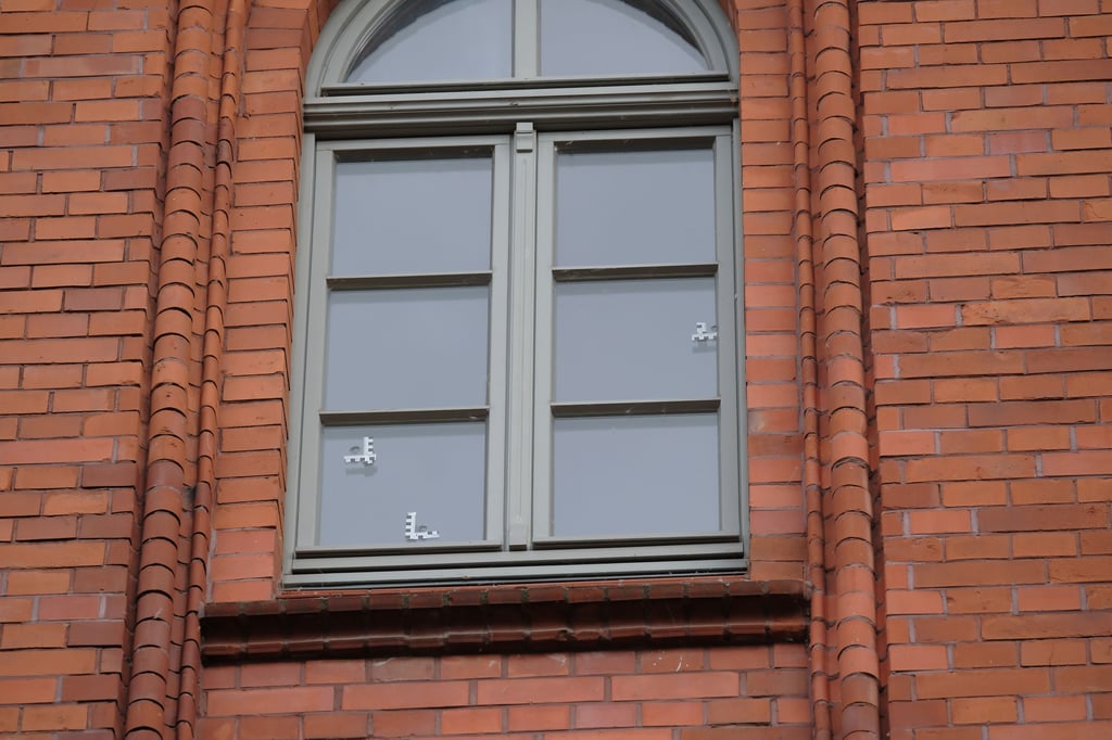 Bereits im Mai fielen Schüsse auf ein Fenster des neuen Rathauses in Wittenberg.